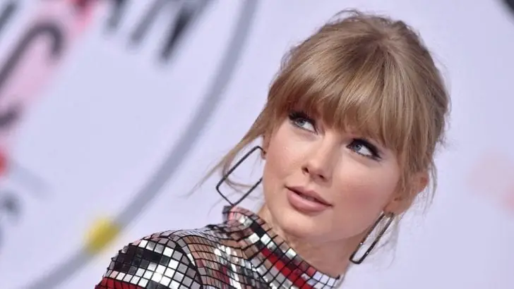 Swift also dedicated the