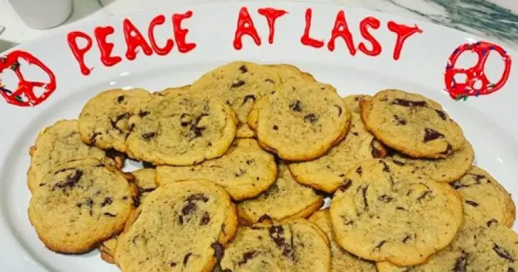 It remains unclear whether Katy or Taylor baked the said cookies, or they made them both.