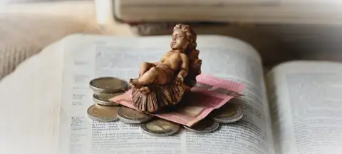 You Won’t Believe How Much This Millennial Received from his Parents as a Graduation Gift