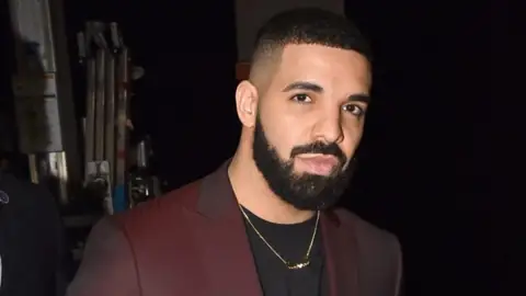 Drake’s Luxury Jet Will Blow Your Mind! Check out the Price and Other Features