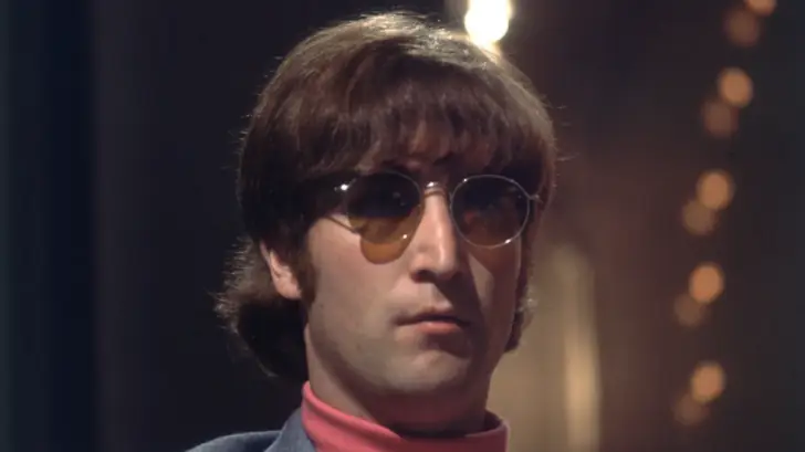 The collectors expect Lennon's glasses to sell at least 1 Million British Pounds!