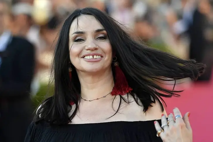 Beatrice Dalle : 1700 euros sur compte bancaire