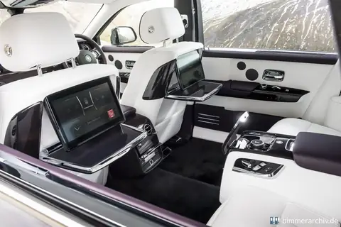 Rolls Royce’s $500,000 Luxury Car Has World’s Quietest Isolation Chamber